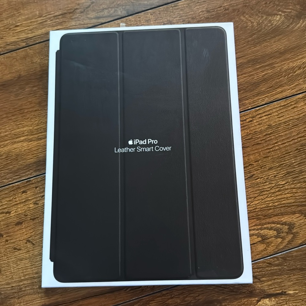 Apple Leather Smart Cover Black